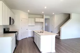 572 Revere St, Burlington, WI 53105 - Photo 4