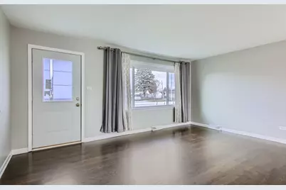 10403 Barnard Drive, Chicago Ridge, IL 60415 - Photo 4