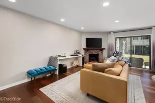 1147 Middlebury Ln, Wheeling, IL 60090 - Photo 4