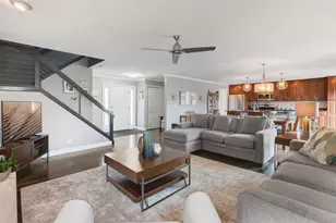 705 Ascot Ct, Hoffman Estates, IL 60169 - Photo 4