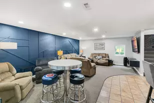 705 Ascot Ct, Hoffman Estates, IL 60169 - Photo 16