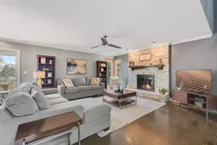 705 Ascot Ct, Hoffman Estates, IL 60169 - Photo 2