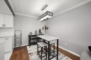 7920 Woodglen Ln, Downers Grove, IL 60516 - Photo 4