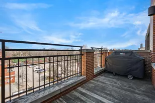 1519 W Irving Park Rd, Chicago, IL 60613 - Photo 12