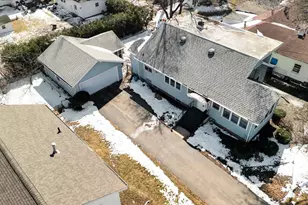 306 W Madison St, Belvidere, IL 61008 - Photo 2