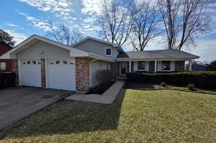 651 Dartmoor Dr, Crystal Lake, IL 60014 - Photo 1