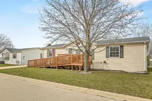 5410 Autumnash Ln, Machesney Park, IL 61115 - Photo 2