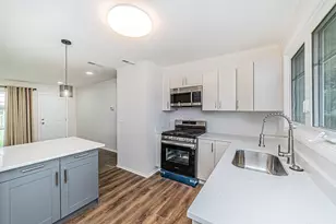 1417 N Wilke Rd, Arlington Heights, IL 60004 - Photo 2