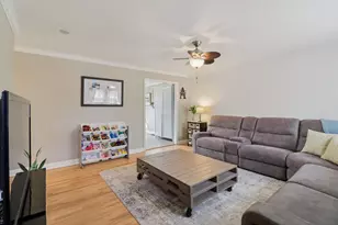 30W221 Claymore Ln, Naperville, IL 60563 - Photo 10