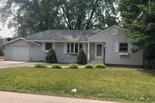 32 Heather Dr, Crystal Lake, IL 60014 - Photo 2