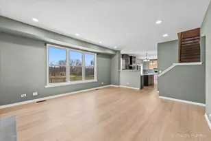 2045 Morningview Dr, Hoffman Estates, IL 60192 - Photo 10