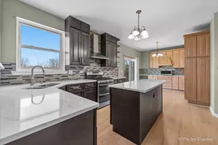 2045 Morningview Dr, Hoffman Estates, IL 60192 - Photo 14