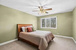 1065 Vineyard Dr, Gurnee, IL 60031 - Photo 18