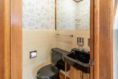 7030 N Crawford Avenue N, Lincolnwood, IL 60712 - Photo 8