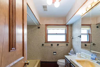 7030 N Crawford Avenue N, Lincolnwood, IL 60712 - Photo 10