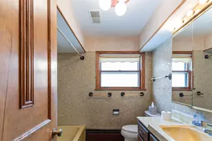 7030 N Crawford Ave N, Lincolnwood, IL 60712 - Photo 10