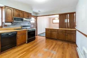 7030 N Crawford Ave N, Lincolnwood, IL 60712 - Photo 6