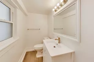 7015 N Sheridan Rd, Chicago, IL 60626 - Photo 12