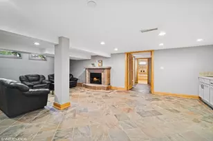 5654 N Manor Ln, Norwood Park, IL 60631 - Photo 14