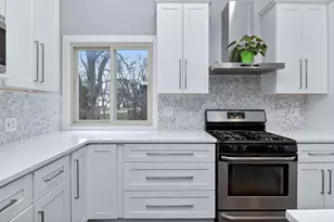 1919 Coach Dr, Naperville, IL 60565 - Photo 8