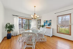 302 Roscommon Ct, Glen Ellyn, IL 60137 - Photo 6