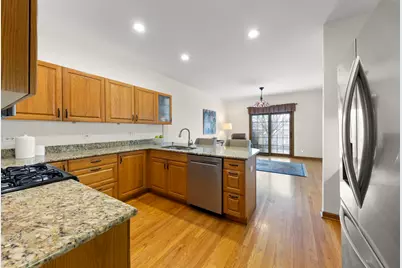 302 Roscommon Court, Glen Ellyn, IL 60137 - Photo 10