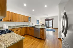 302 Roscommon Ct, Glen Ellyn, IL 60137 - Photo 10