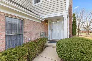 302 Roscommon Ct, Glen Ellyn, IL 60137 - Photo 2