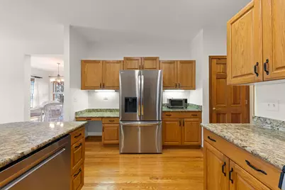 302 Roscommon Court, Glen Ellyn, IL 60137 - Photo 12