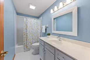 302 Roscommon Ct, Glen Ellyn, IL 60137 - Photo 18