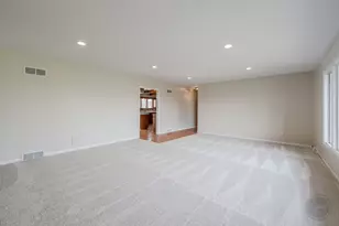 15600 Griswold Springs Rd, Plano, IL 60545 - Photo 10