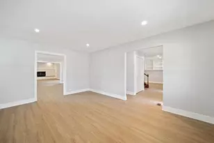 99 Essex Rd, Elk Grove Village, IL 60007 - Photo 10