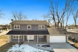 99 Essex Rd, Elk Grove Village, IL 60007 - Photo 2