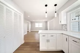 99 Essex Rd, Elk Grove Village, IL 60007 - Photo 20