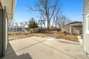 99 Essex Rd, Elk Grove Village, IL 60007 - Photo 36