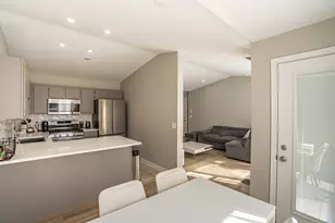 383 Woodview Cir, Elgin, IL 60120 - Photo 6