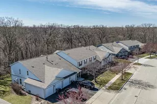 383 Woodview Cir, Elgin, IL 60120 - Photo 2