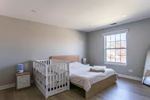 383 Woodview Cir, Elgin, IL 60120 - Photo 10