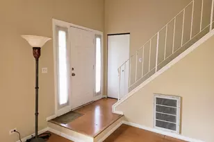 216 Ivy Ct, Streamwood, IL 60107 - Photo 2