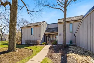 97 W Thornhill Lane #A, Lake Barrington, IL 60010 - Photo 2