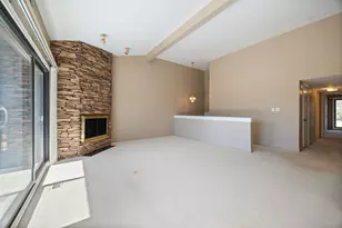 97 W Thornhill Ln, Lake Barrington, IL 60010 - Photo 4