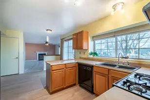 3140 Medford Ct, Aurora, IL 60504 - Photo 4