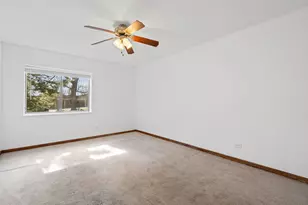 640 Murray Ln, Des Plaines, IL 60016 - Photo 10