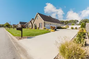 1112 Daybreak Dr, Marion, IL 62959 - Photo 2