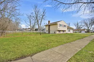 105 E Center St, Glenwood, IL 60425 - Photo 2