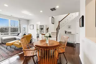 3275 Coral Ln, Glenview, IL 60026 - Photo 8