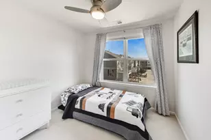 3275 Coral Ln, Glenview, IL 60026 - Photo 20