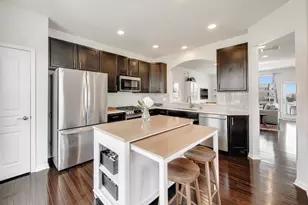 3275 Coral Ln, Glenview, IL 60026 - Photo 10