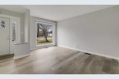 108 Walnut Drive, Streamwood, IL 60107 - Photo 6