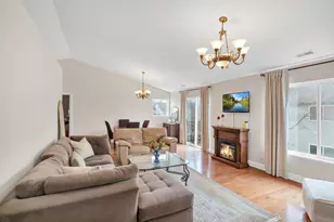 3355 Blue Ridge Dr, Carpentersville, IL 60110 - Photo 2